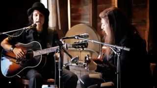 Hiding_-_John_Andrews_and_Sarah_Fimm_The_Barn_Sessions-Live.flv