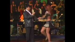Juan Gabriel / Comparte el escenario con Mariana Seoane