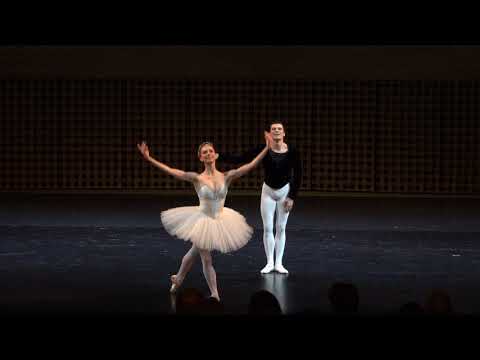 Paul Marque and Bleueen Battistoni in "Grand Pas Classique" by Victor Gsovsky