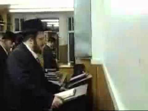 Rabbi Aaron Rokeach counting Sefiras HaOmer
