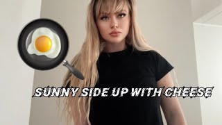 #2 COOKING WITH ME | Sunny Side Up with Cheese