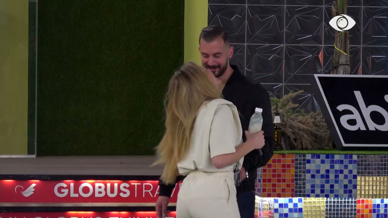 “Të dua shumë”/ Puthje dhe përqafime mes Romeos dhe Heidit