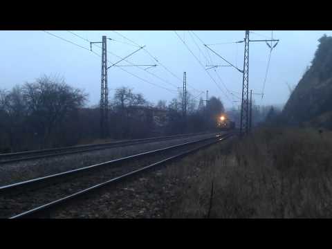 183 031-4 a 163 119-1 sa míňajú v Strečne 30.11.2011