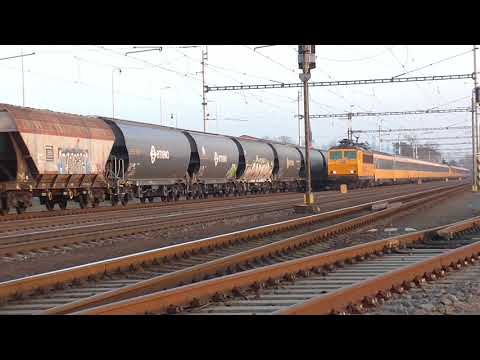 Spojené soupravy vlaků 1008 a 1012 společnosti RegioJet | viz komentář