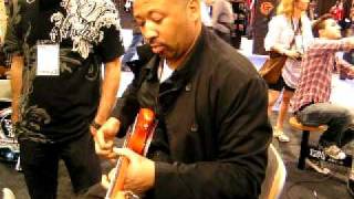 Testing Musicman bass Bongo 4HH and Stingray Classic 4H by Alex Al ( Namm 2011 )