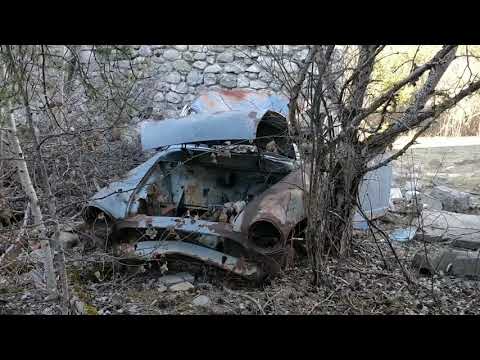 Thumbnail for Simca Aronde in an abandoned warehouse by Simca