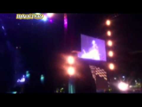 [FANCAM] DJ MURF spins Big Bang and 2NE1 tracks - Singapore 2011
