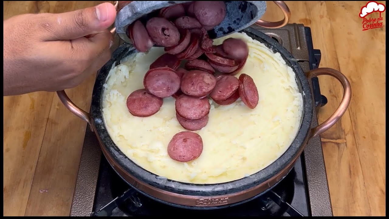E só jogar calabresa no purê e faça seu almoço com apenas 3 ingredientes