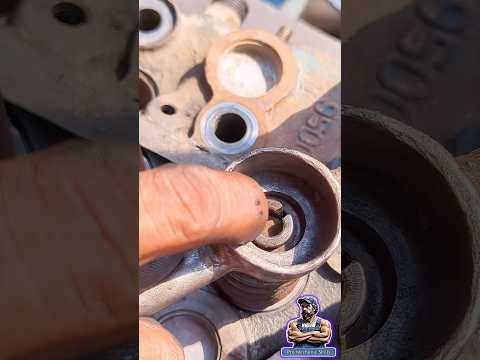 Fastest & Easy Way to Fit Head Valve Locks #how #engine #mechanic #truckrepair #skills #automobile