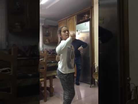Abuelo trollea a su nieta "Despacito" (Video)->