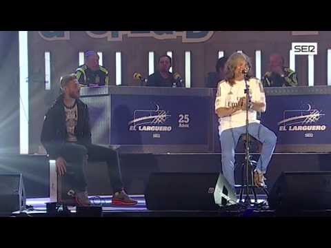 Sergio Ramos y José Merce cantan 'Aire'. Cadena SER