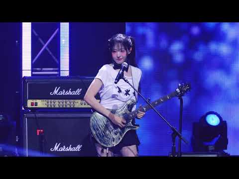 [4K60] 250821 QWER HINA 히나  'DEAR (눈물참기)'  FANCAM 직캠 @ K-WORLD DREAM AWARDS KWDA
