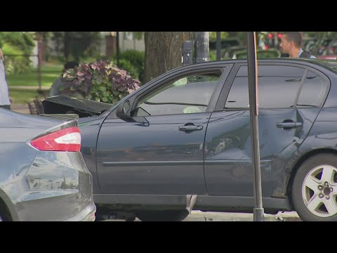 Car crashes through window of Starbucks in Irving Park