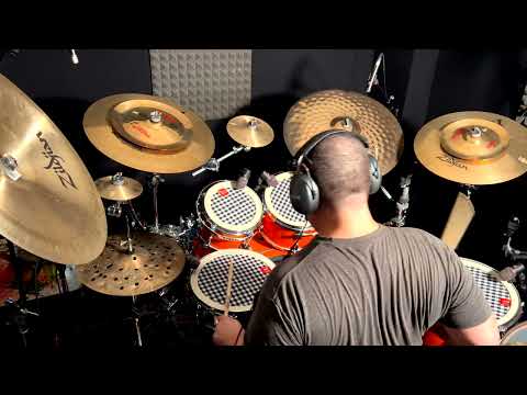 Gergo Borlai plays Mr. Muff.