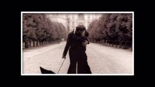 Malika Ayane - Sospesa - kiss italian version