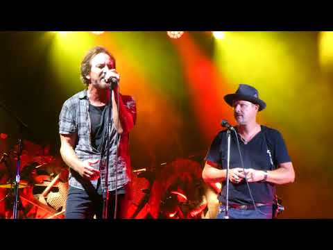 Pearl Jam - Red Mosquito with Danny Clinch - Fenway Park (September 4, 2018)
