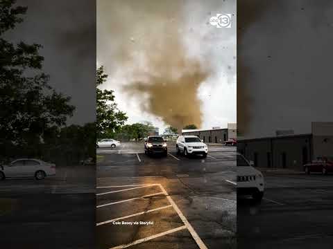 Tornado rips thru neighborhood