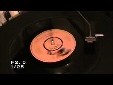 LOVE IS THE NAME OF THE GAME/SEMİHA YANKI/EUROVISION 1975 TÜRKİYE 1.Sİ/45 rpm( Orijinal plak kayıt)