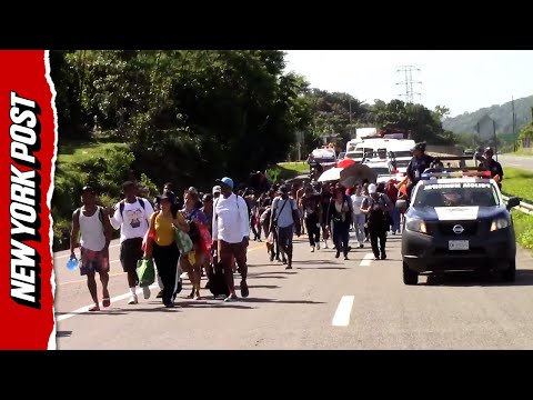 MASSIVE migrant caravan arrives in Huixtla on it's way to Mexico City