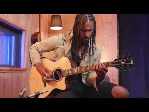 LÂG HyVibe 2 -  The New Generation of Smart Guitars – HV50ACE Demo