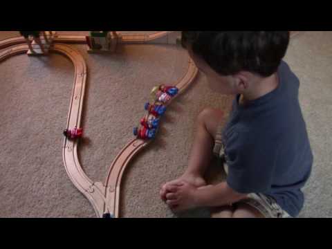 Dvouletý chlapec vyřešil tramvajové dilema