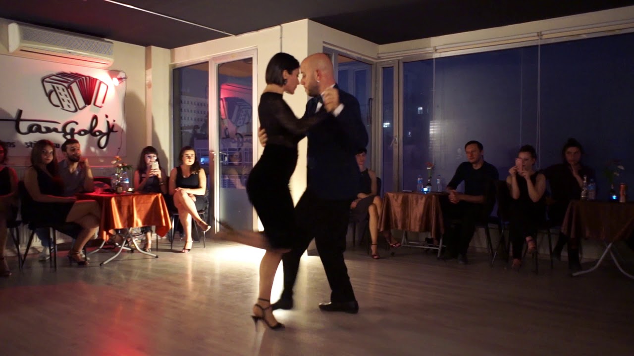 Selen Sürek & Alper Ergökmen - Aconsejo Que Me Olvides