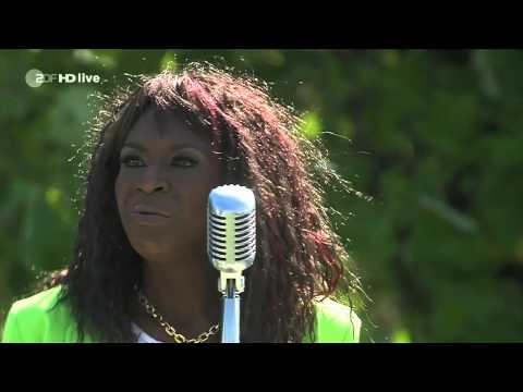 23.08.2015 Fernsehgarten - Linda Freeland "Smooth Operator"