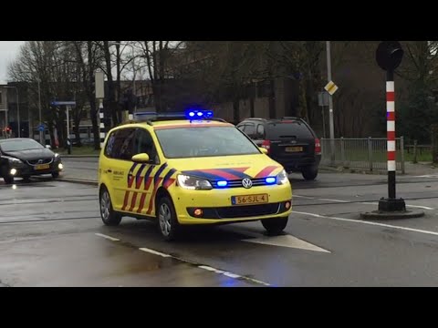 A1 Rapid Responder 21-343 met spoed vast voor spoorbomen