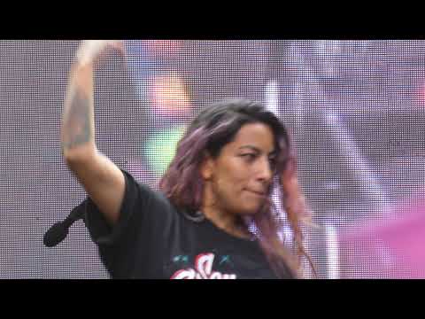 Ana Tijoux SACAR LA VOZ feat. Portavoz  en cierre de campaña de Boric