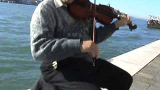 Venice violon player.mpg