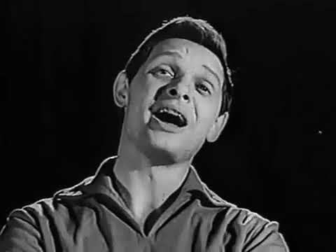 Eduard Khil I walk around Moscow Э. Хиль Я шагаю по Москве (English CC)