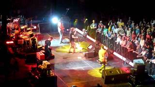 Black, Red, Yellow - Pearl Jam - Madison Square Garden 21 May 2010