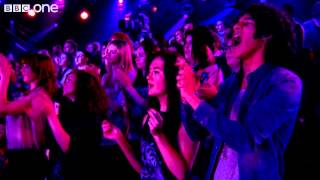 Jessica Hammond Vs Vince Kidd: &#39;We Found Love&#39; - The Voice UK - Battles 1 - BBC