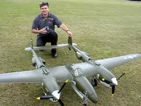 LMA Cosford 2009 - P-38 lithning model airplane with self start at