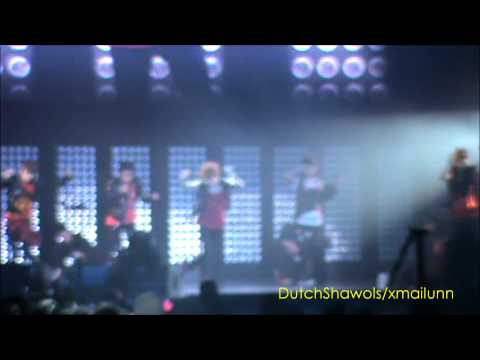 [110611] SHINee - Ring Ding Dong @ SM Town Paris