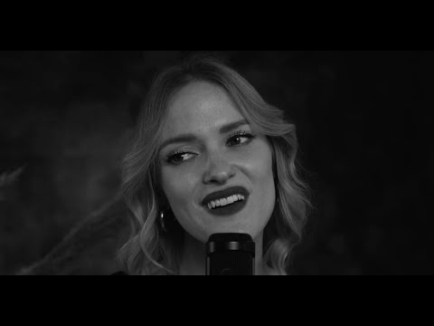 Wedding Singer in Umbria Italy - Female Vocals With Guitarist