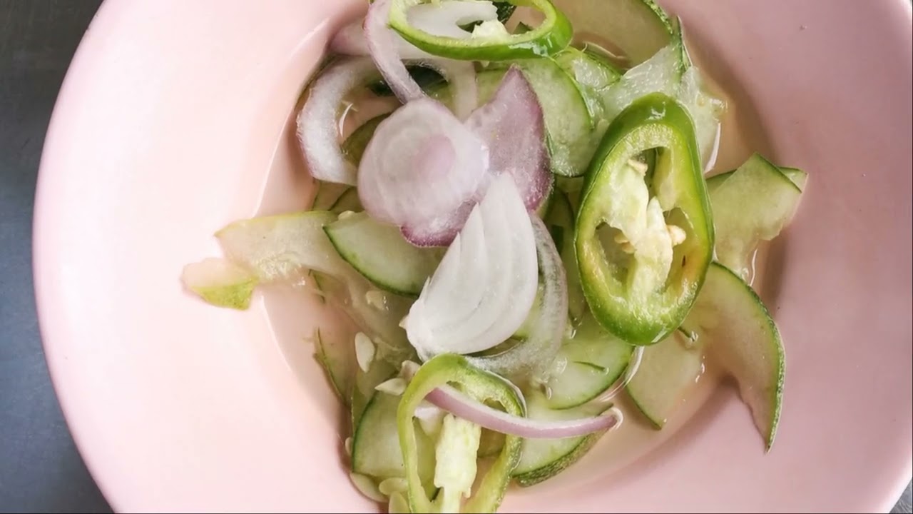 How to Make a Classic Greek Salad
