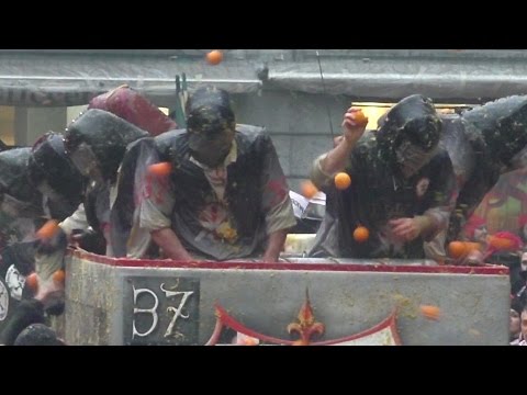 Battaglia arance I Difensori della Corona - slow motion - Carnevale Ivrea 2016