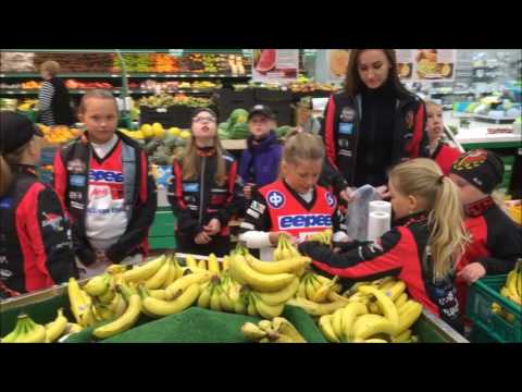 SMJ F-Tytöt pelireissun iltapala ostoksilla