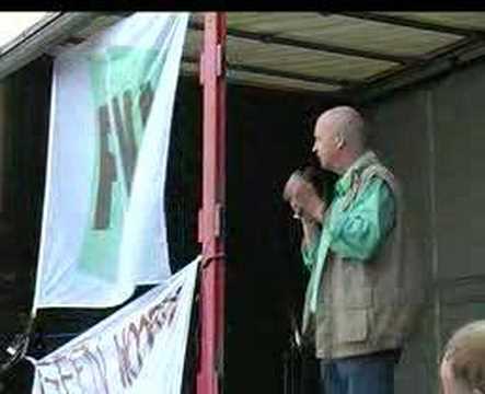 Jan Marijnissen (SP) bij protest outsourcing Unilever