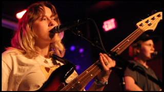 Girlpool Performs "123"