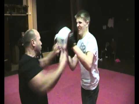 13 power punches in 1 second........amazing Ian Bishop's Transporter System - World Record-1/1