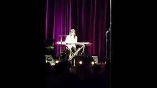 KT Tunstall Yellow Flower Invisible Empire/Crescent Moon 2013 live Franklin TN 10/7/16