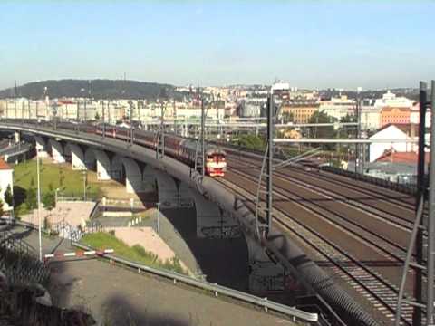 854 031 na čele R 1138 na pk. 854 035 - Praha Nové Spojení - 21.5.2011.