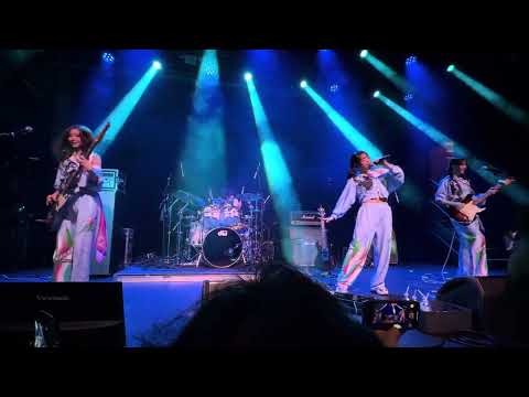 QWER ‘FAKE IDOL’ Rockation live in Brooklyn New York 큐더블유이알 251031 4K