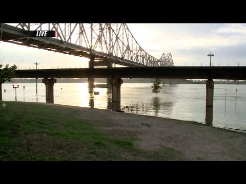 Mississippi river smashes record for consecutive days at flood stage