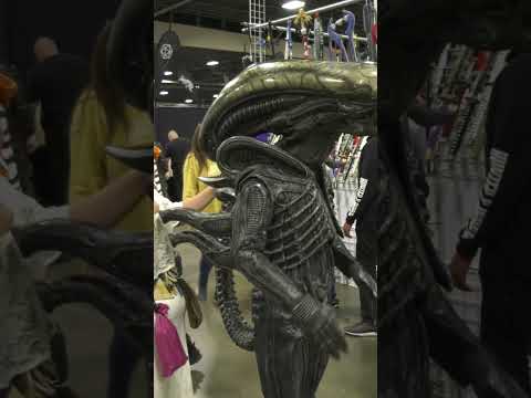Alien Xenomorph Cosplay at #motorcitycomiccon #cosplay #alien #xenomorph #movie #cosplayers