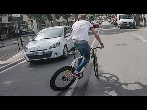 WOLFBOTTS, the king of the fixedgear, How To Stop your Fixie Brakeless in the Traffic