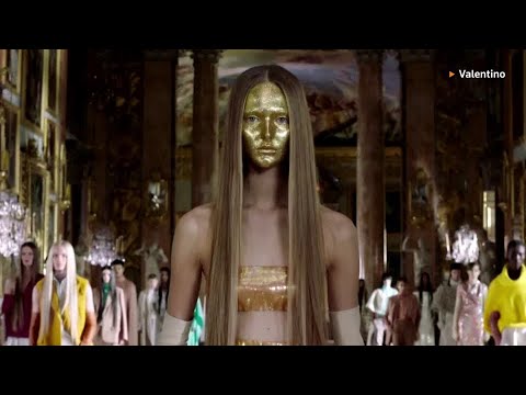 Valentino evokes Roman drama in couture show