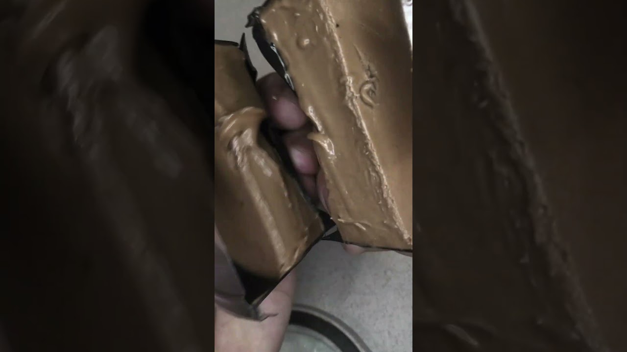 248円のファミリーマートの濃厚とろけるショコラを切りました。　#ファミリーマート　#ショコラ